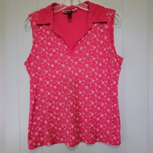 Karen Scott Tops - 🌵 Karen Scott Fuchsia Sleeveless V-neck Polo with White‎ Pattern